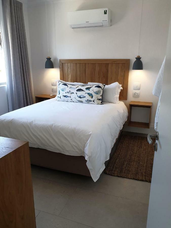 Oceans Guest House & Luxurious Apartments Struisbaai Buitenkant foto