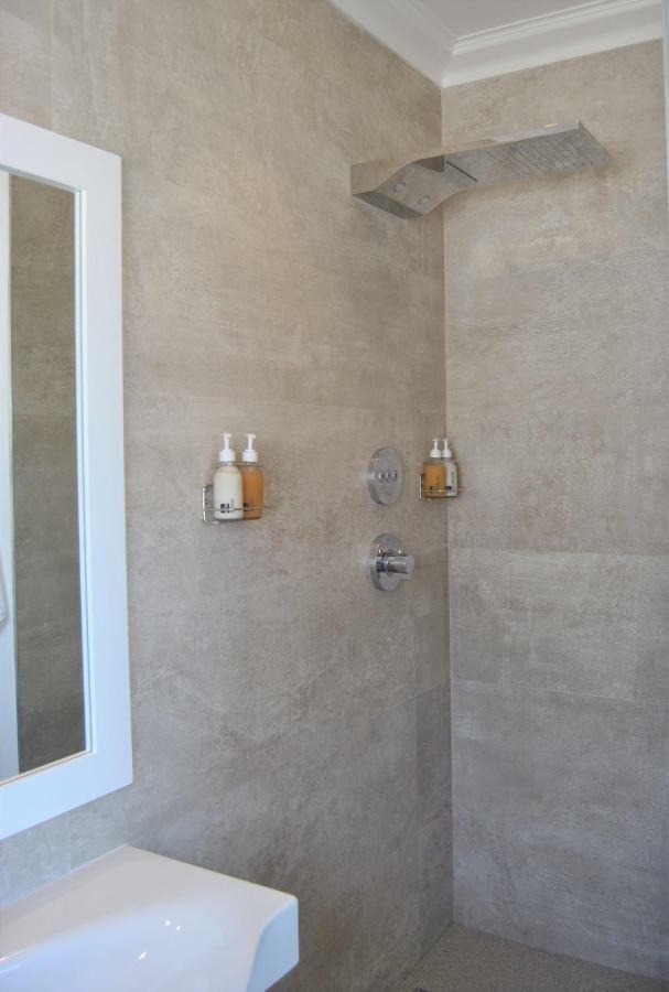 Oceans Guest House & Luxurious Apartments Struisbaai Buitenkant foto